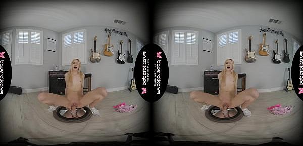  Solo darling, Chanel Shortcake is masturbating, in VR